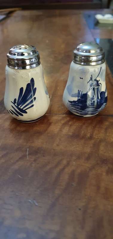 Beautiful Vintage Delft Cruet Set
