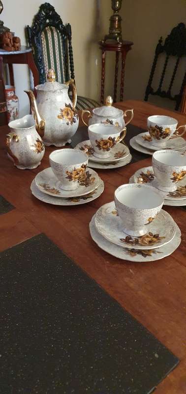 Beautiful Vintage Strathmore Fine China Tea Set