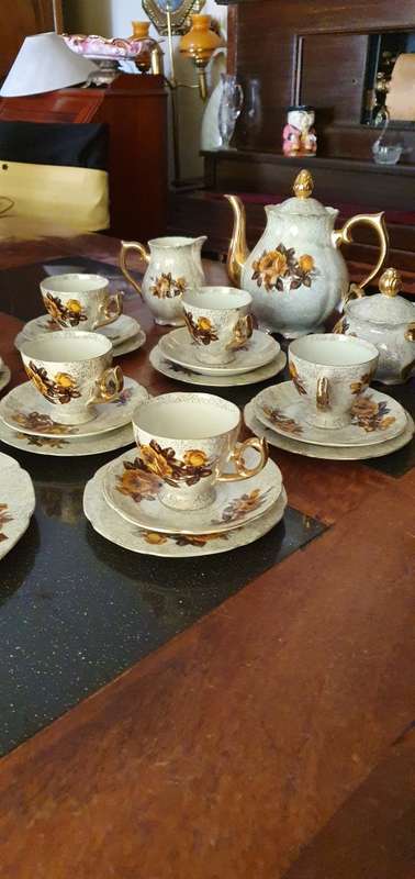 Beautiful Vintage Strathmore Fine China Tea Set