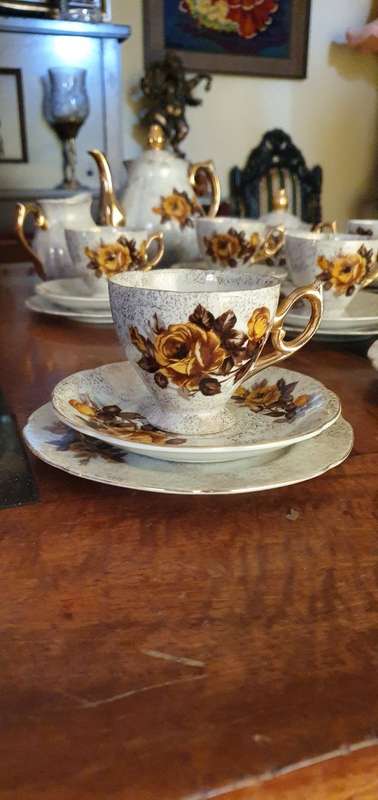 Beautiful Vintage Strathmore Fine China Tea Set