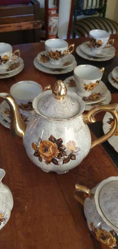 Beautiful Vintage Strathmore Fine China Tea Set