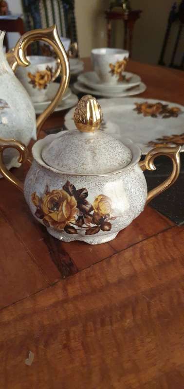 Beautiful Vintage Strathmore Fine China Tea Set