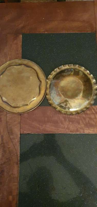 2 X Vintage BRass Display Plates.
