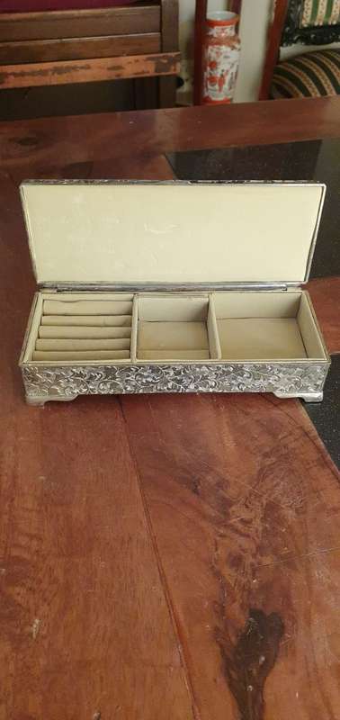 Gorgeuous Silver Colour Metal Jewellery Box