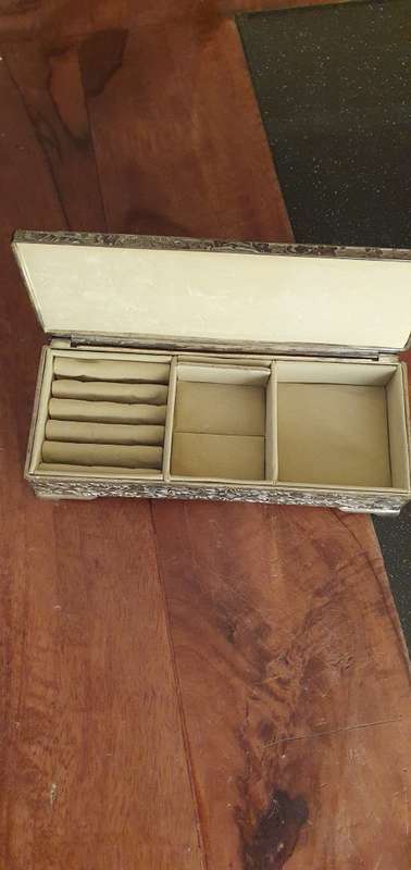Gorgeuous Silver Colour Metal Jewellery Box
