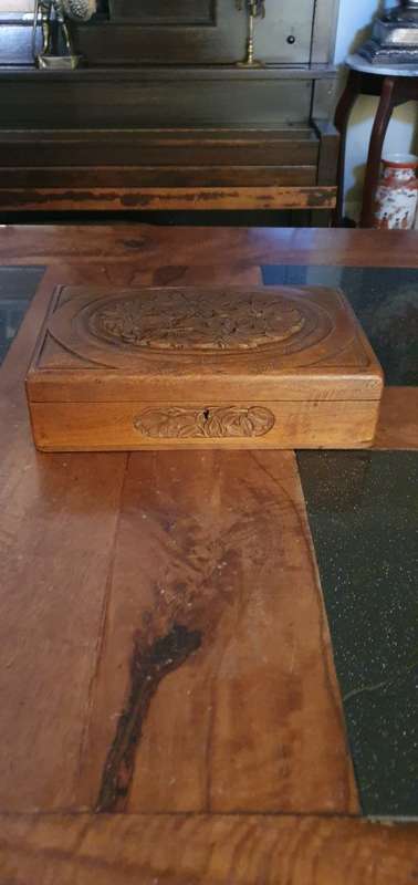Beautiful Vintage Handcarved Stained Oakwood Jewelry Box