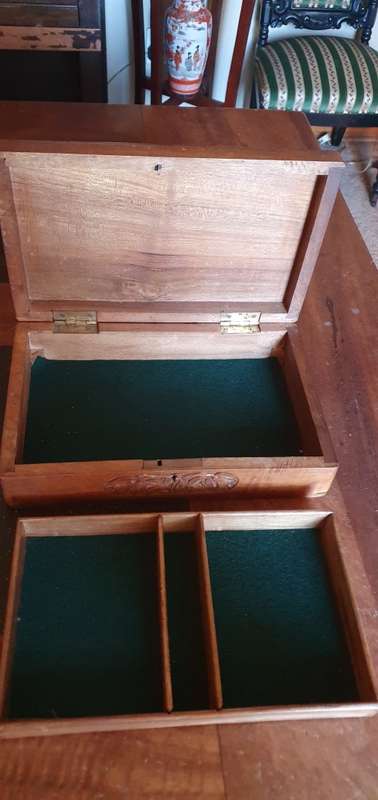 Beautiful Vintage Handcarved Stained Oakwood Jewelry Box