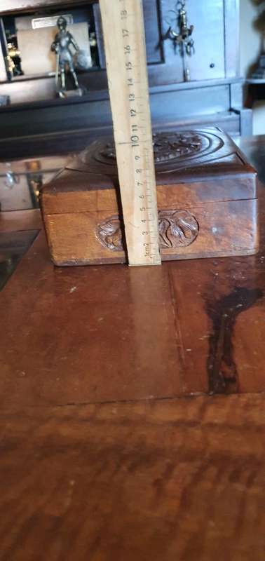 Beautiful Vintage Handcarved Stained Oakwood Jewelry Box
