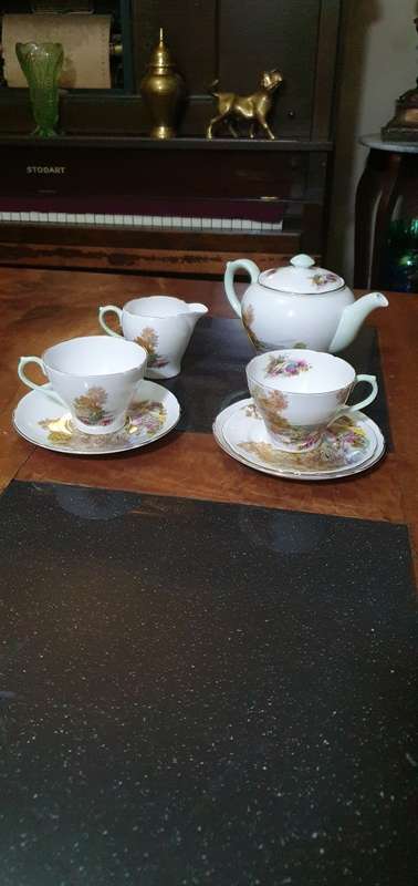 Vintage Shelly Porcelain Tea Pot plus a few Extras
