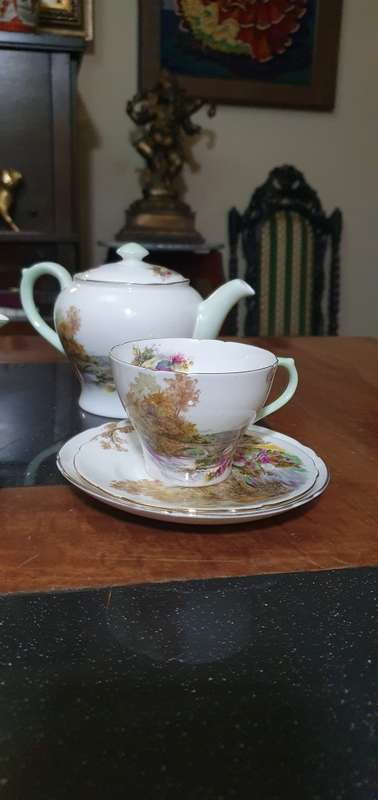 Vintage Shelly Porcelain Tea Pot plus a few Extras