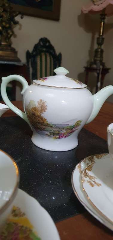 Vintage Shelly Porcelain Tea Pot plus a few Extras