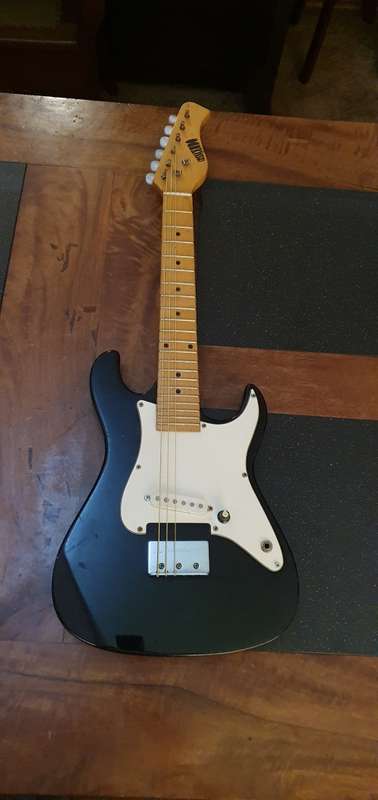 Crescendo Electric Guitar