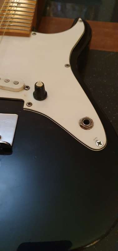 Crescendo Electric Guitar