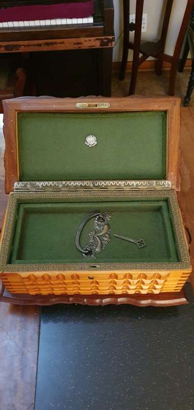 Stunning Vintage Jewellery Box, Made from Kiaat, Swarthout and Dennehout