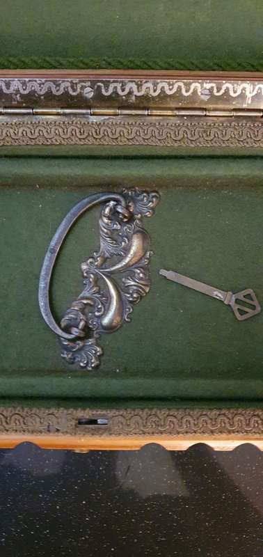 Stunning Vintage Jewellery Box, Made from Kiaat, Swarthout and Dennehout