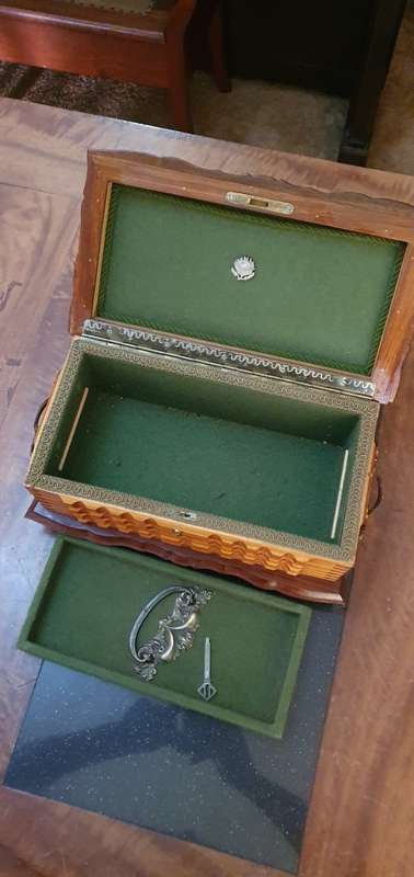 Stunning Vintage Jewellery Box, Made from Kiaat, Swarthout and Dennehout