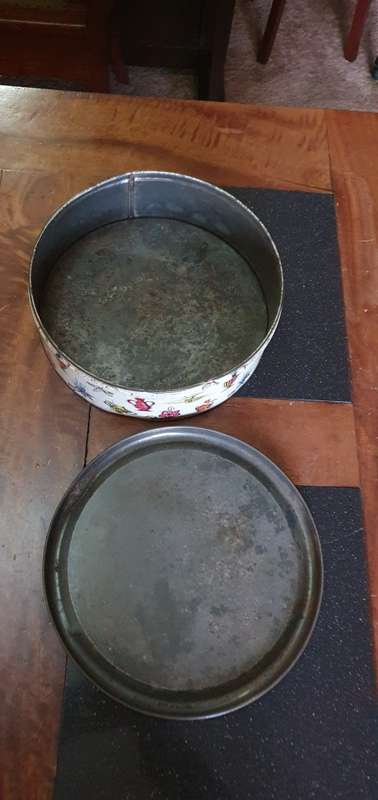 Vintage Cake Tin