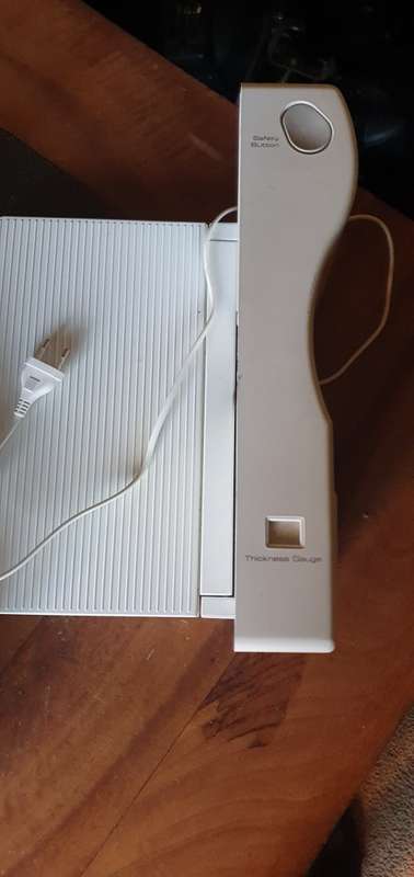 Beautiful All White Salton Electric Slicer