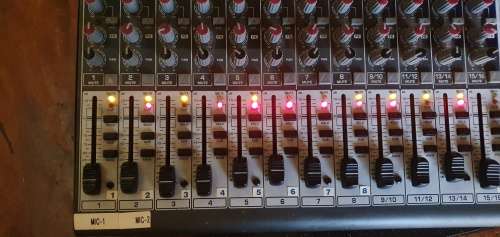 Berhinger Zenyx 2222 FX CPD Series Amplifier