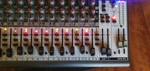Berhinger Zenyx 2222 FX CPD Series Amplifier