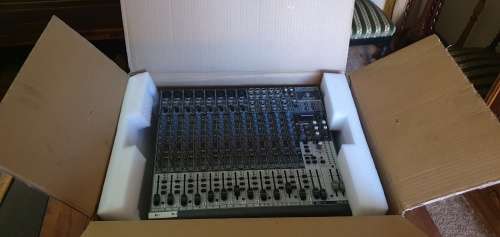 Berhinger Zenyx 2222 FX CPD Series Amplifier