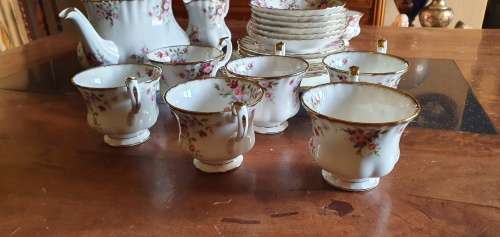 Stunning 24 Piece Royal Albert Cottage Garden Poercelain Tea Set