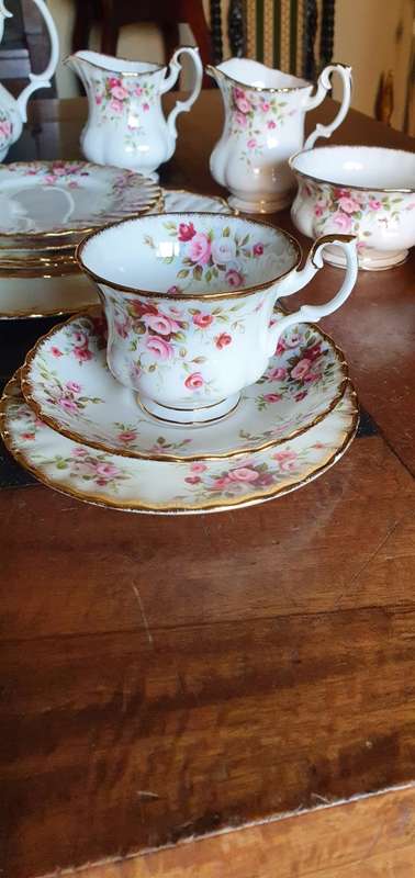 Stunning 24 Piece Royal Albert Cottage Garden Poercelain Tea Set