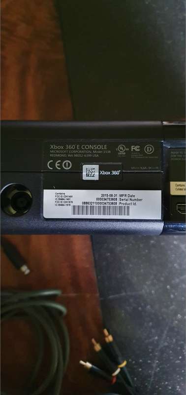 XBOX 360 E 500 G Storage Plus an extra