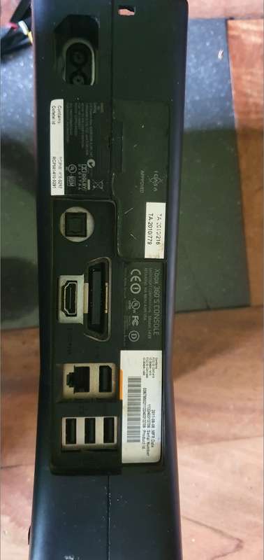 XBOX 360 E 500 G Storage Plus an extra