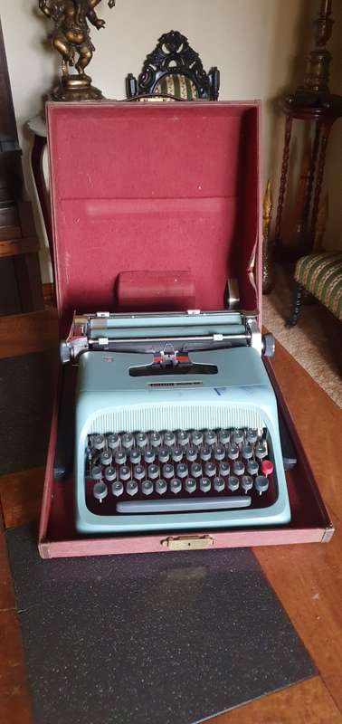Vintage Ollivetti Studio 44