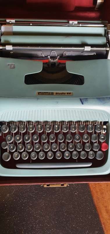 Vintage Ollivetti Studio 44
