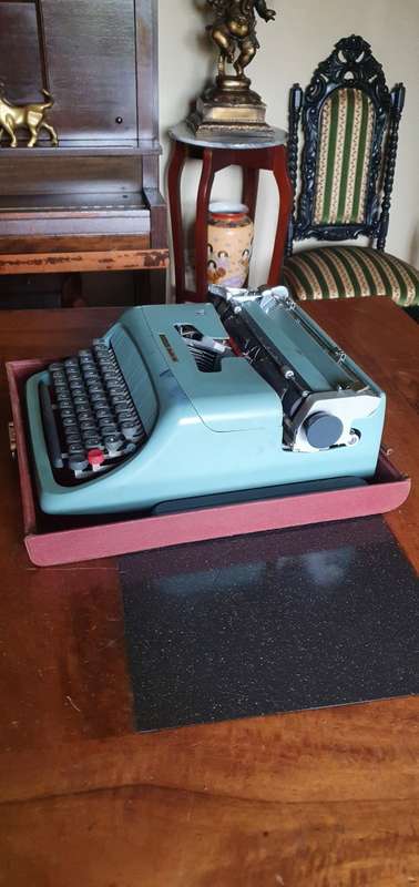 Vintage Ollivetti Studio 44