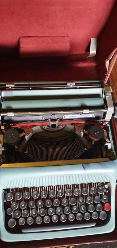 Vintage Ollivetti Studio 44