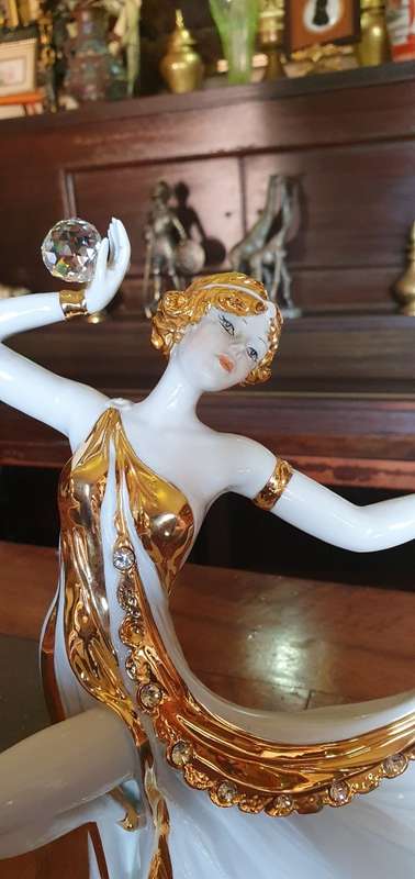 Absolutely Stunning Authentic Vittorio Sabadin Porcelain Figurine