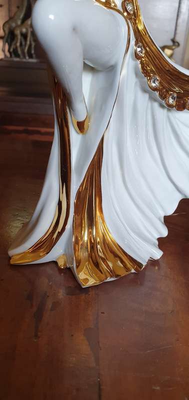 Absolutely Stunning Authentic Vittorio Sabadin Porcelain Figurine