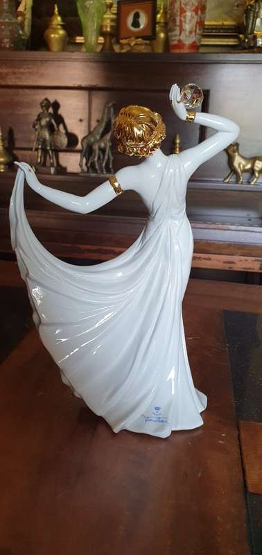 Absolutely Stunning Authentic Vittorio Sabadin Porcelain Figurine