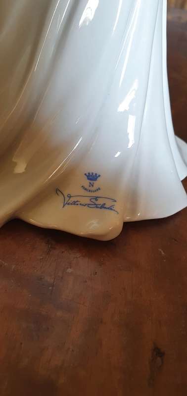 Absolutely Stunning Authentic Vittorio Sabadin Porcelain Figurine
