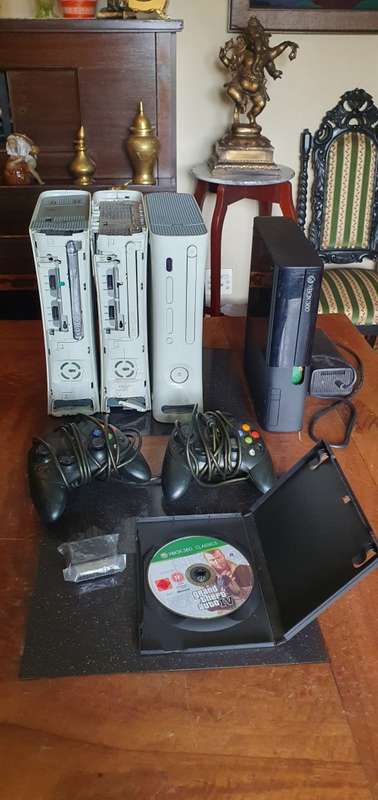 4 XBOX Consoles