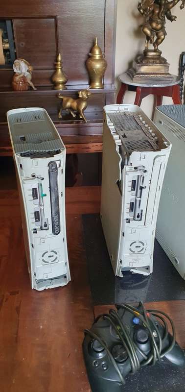 4 XBOX Consoles