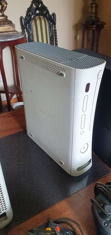 4 XBOX Consoles
