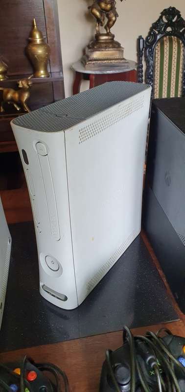 4 XBOX Consoles