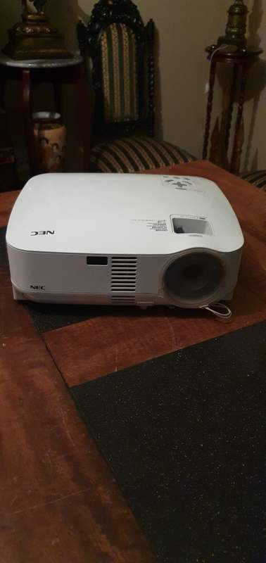 NEC VT 595 Overhead Projector