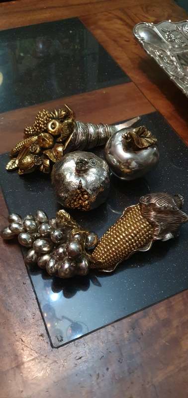 Gorgeous 4 kgs Metal Fruit & Bowl