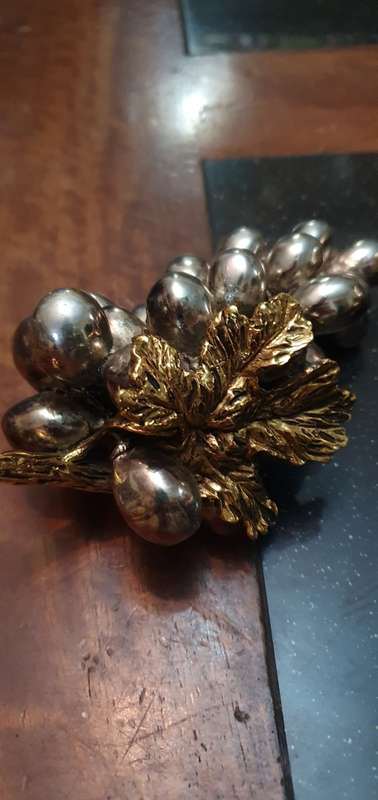 Gorgeous 4 kgs Metal Fruit & Bowl