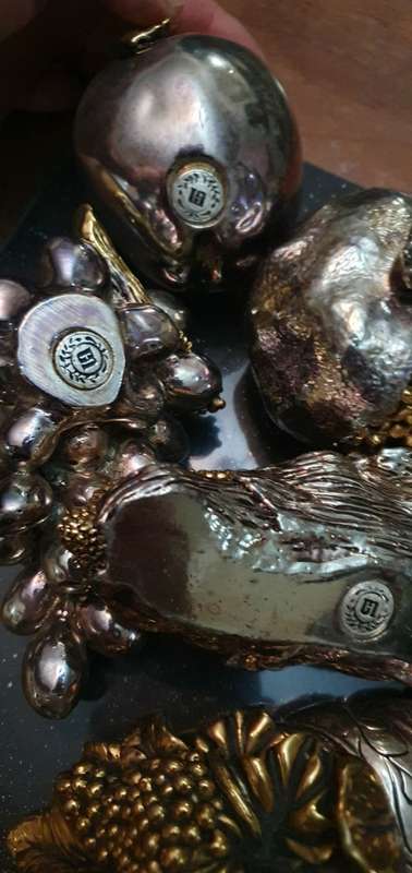 Gorgeous 4 kgs Metal Fruit & Bowl