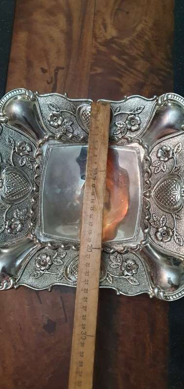 Gorgeous 4 kgs Metal Fruit & Bowl