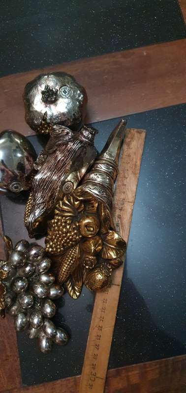 Gorgeous 4 kgs Metal Fruit & Bowl
