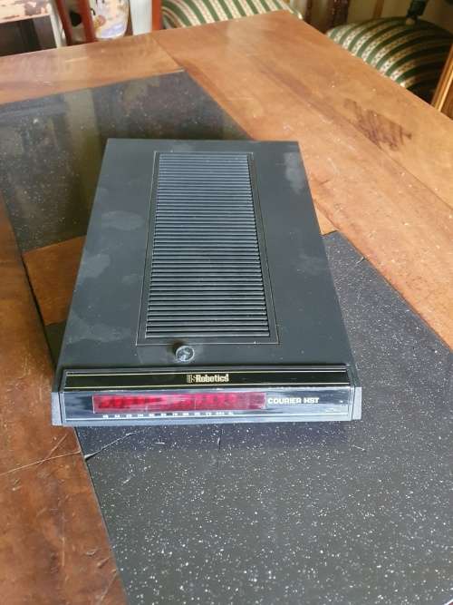 USRobotics Courier HST Modem