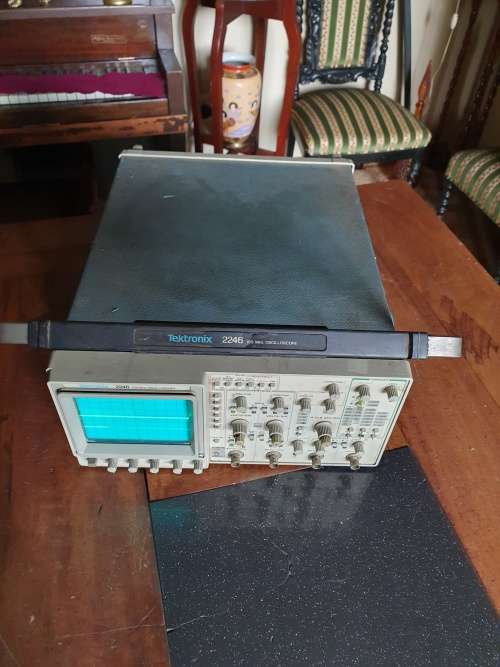 Tektronix 2246 100 MHz Oscilloscope