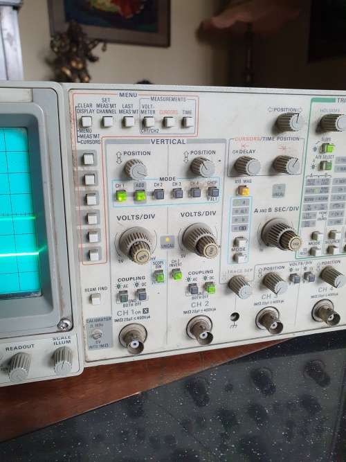 Tektronix 2246 100 MHz Oscilloscope
